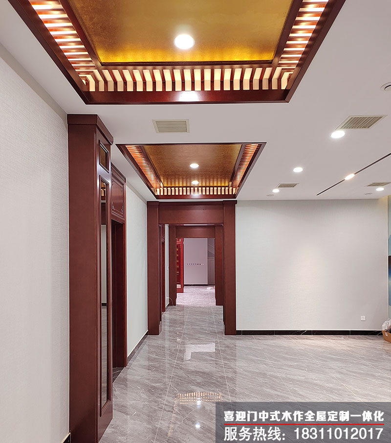 會所走廊吊頂的展示，